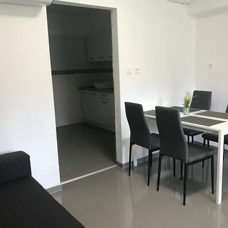 Tisza Gyöngye Apartmanház Apartamento Szeged Exterior foto