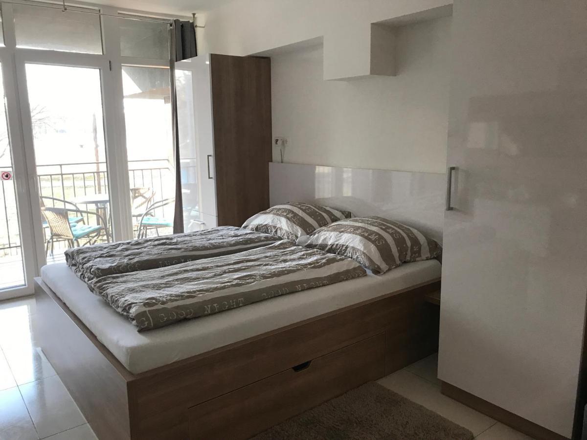 Tisza Gyöngye Apartmanház Apartamento Szeged Exterior foto
