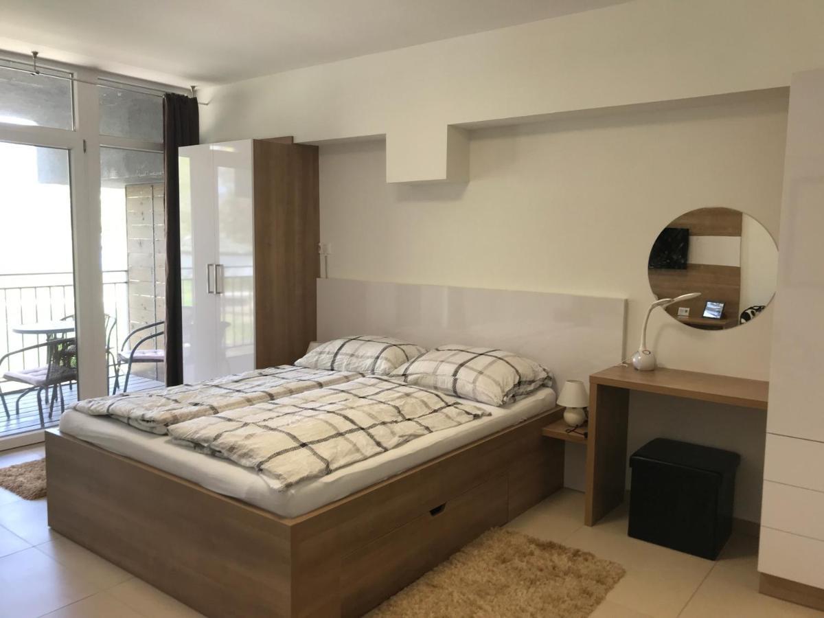 Tisza Gyöngye Apartmanház Apartamento Szeged Exterior foto